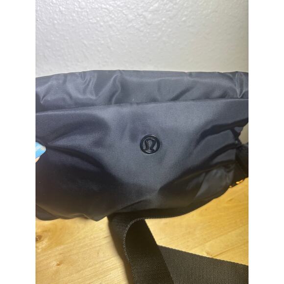Lululemon Athletica Everywhere Belt Bag Black - Picture 3 of 9